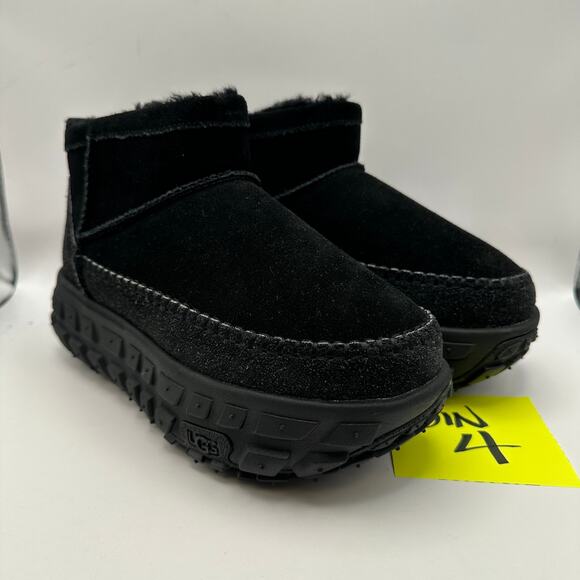 UGG Women's 8 Venture Daze Ultra Mini Black 1158200 TIRE BOOT - Picture 4 of 7